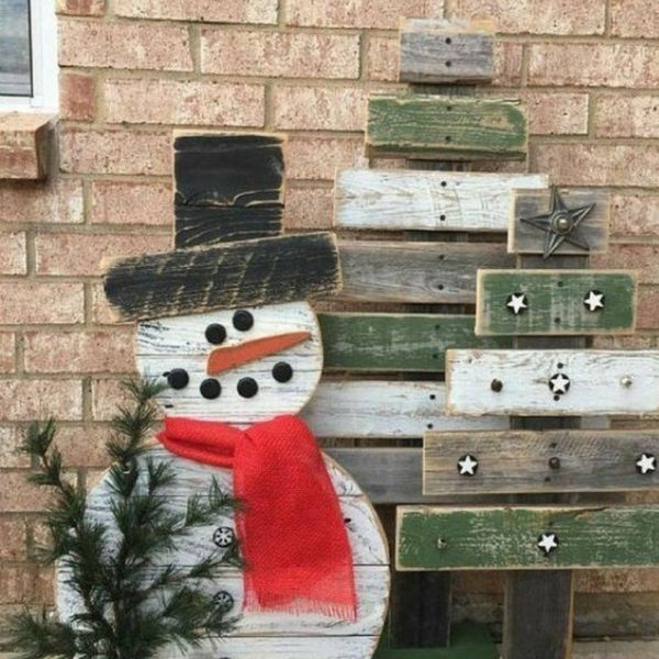 Stunning Diy Outdoor Decoration Ideas For Christmas That Looks Cool26