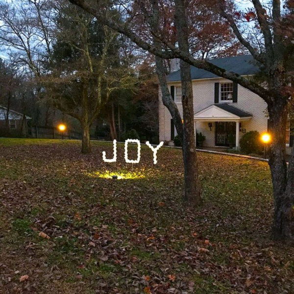 Stunning Diy Outdoor Decoration Ideas For Christmas That Looks Cool30