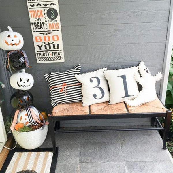 Unique Halloween Porch Ideas On A Budget14