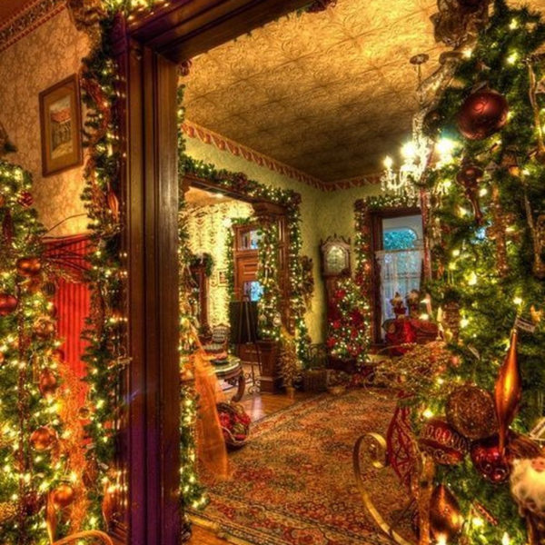 Wonderful Interior And Exterior Atmosphere Ideas For Christmas Décor To Copy20