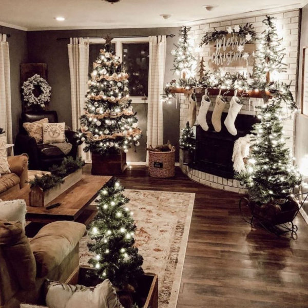 Astonishing Holiday Decorating Ideas With Lights To Try This Season 13