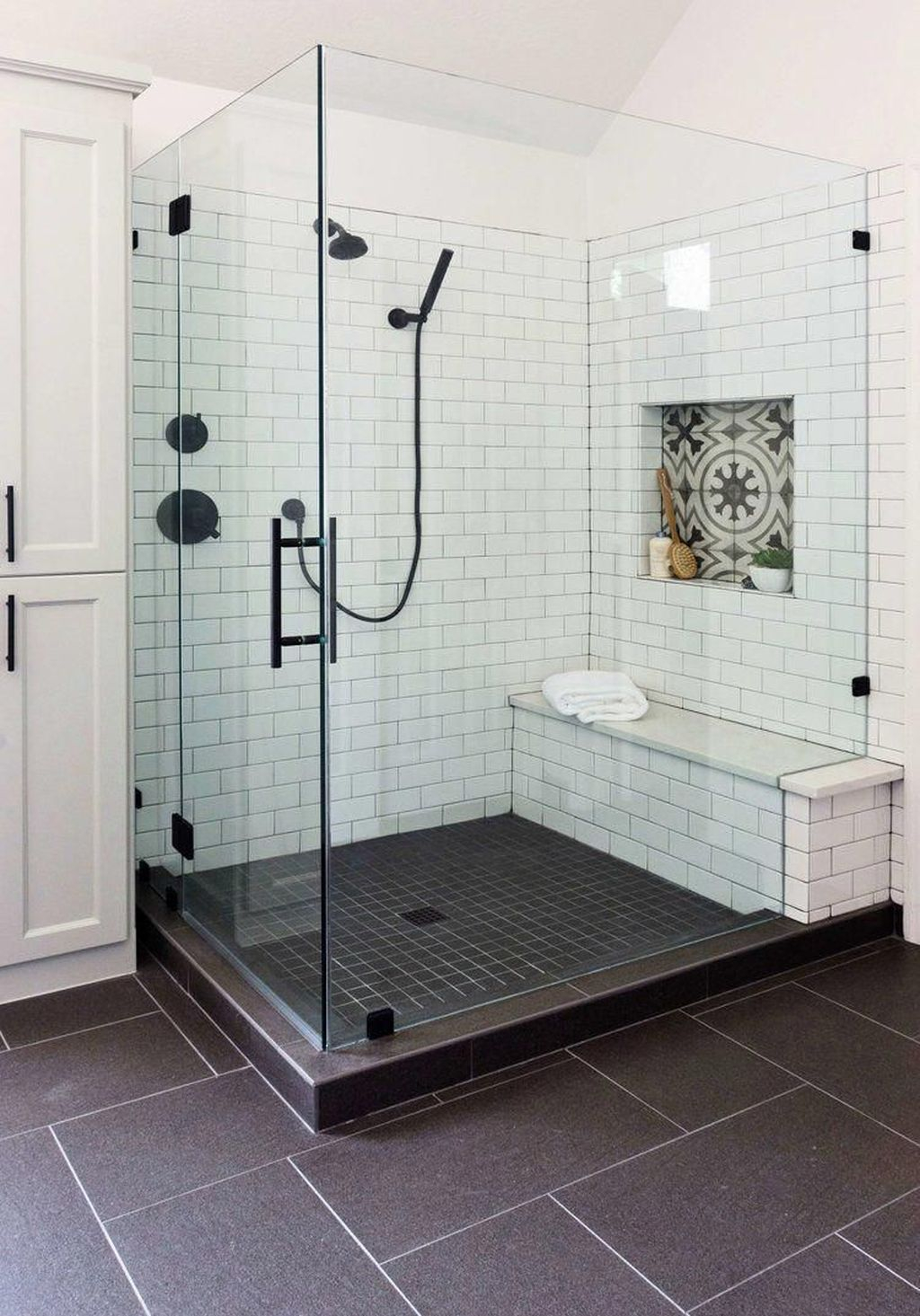 Gorgeous Farmhouse Master Bathroom Remodel Ideas That You Will See 14