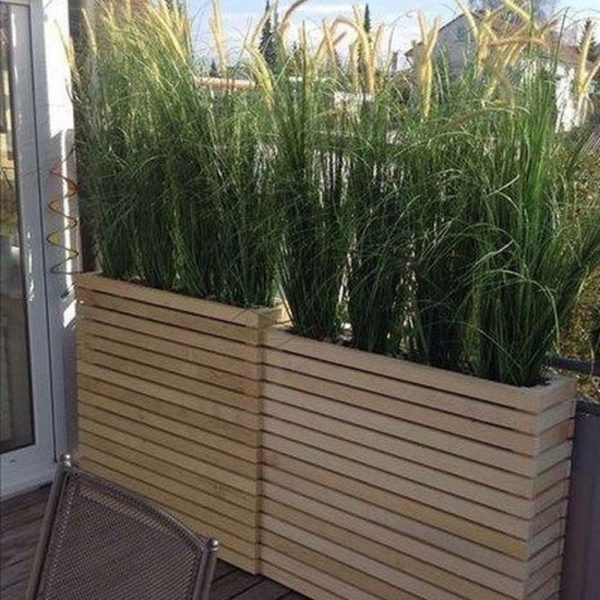 Impressive Summer Planter Design Ideas For Front Yard Decoration 26