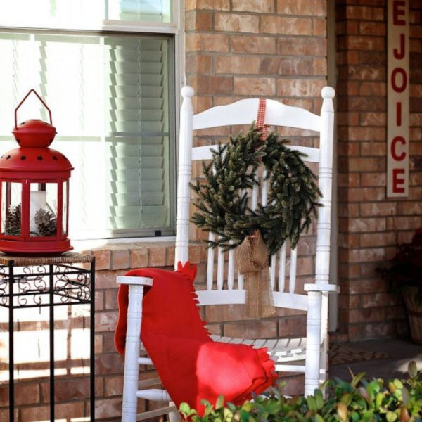 Affordable Christmas Porch Decoration Ideas To Try This Season 05