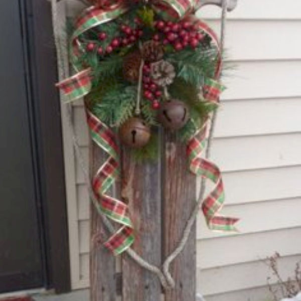 Affordable Christmas Porch Decoration Ideas To Try This Season 09