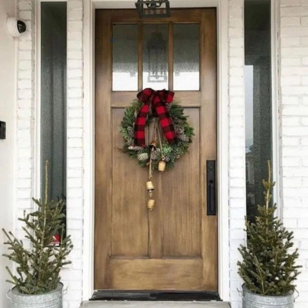 Affordable Christmas Porch Decoration Ideas To Try This Season 11