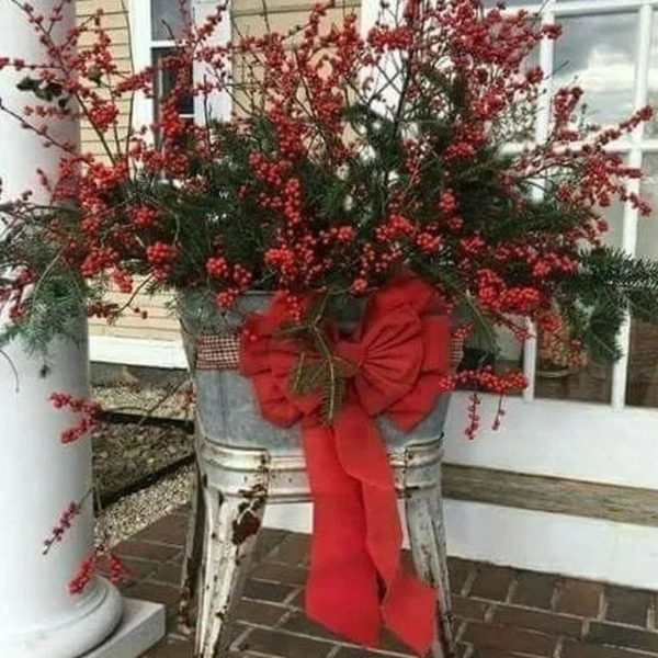 Affordable Christmas Porch Decoration Ideas To Try This Season 12