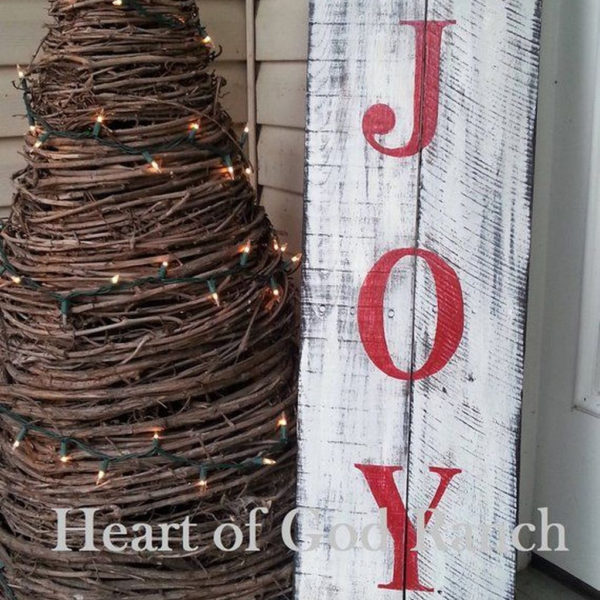 Affordable Christmas Porch Decoration Ideas To Try This Season 14