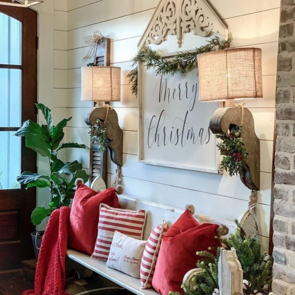 Affordable Christmas Porch Decoration Ideas To Try This Season 20