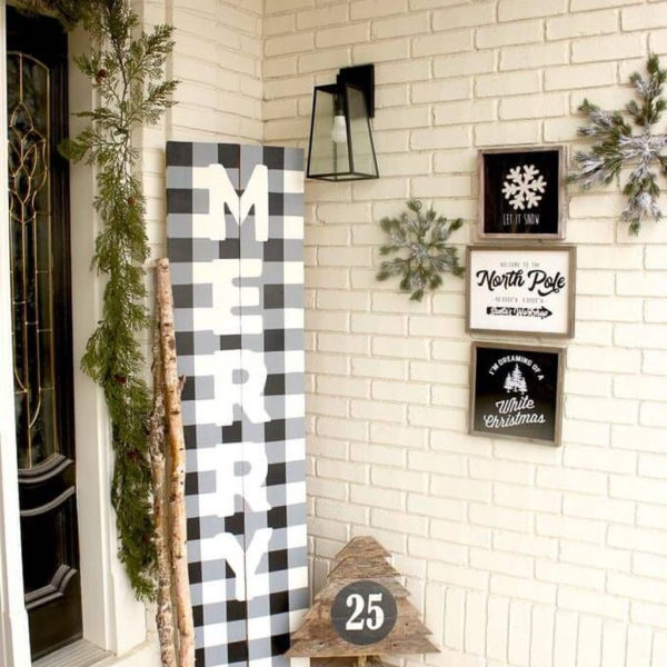 Affordable Christmas Porch Decoration Ideas To Try This Season 31