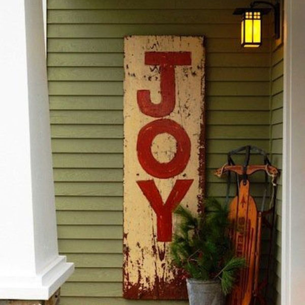 Affordable Christmas Porch Decoration Ideas To Try This Season 37