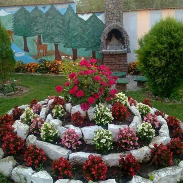 Favorite Garden Design Ideas That Are Suitable For Your Home 24