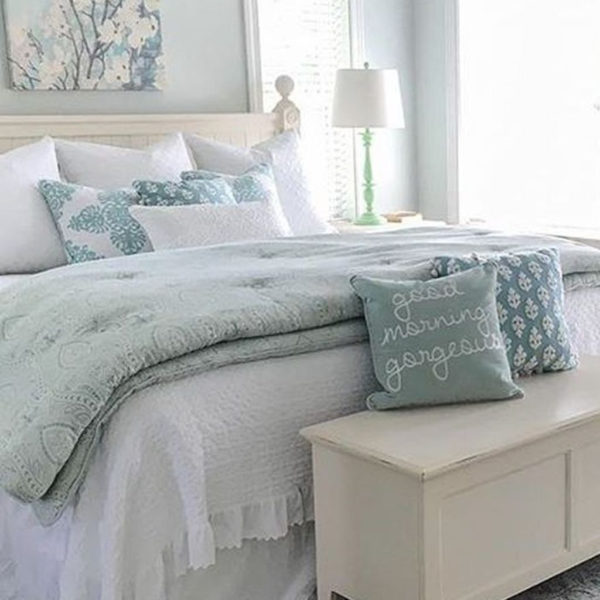 Gorgeous Beachy Farmhouse Bedroom Design Ideas For Cozy Sleep 16
