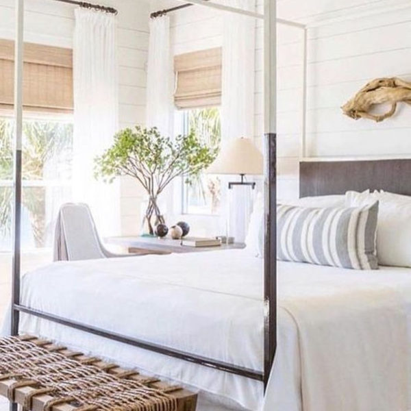 33 Gorgeous Beachy Farmhouse Bedroom Design Ideas For Cozy Sleep