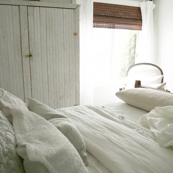 Gorgeous Beachy Farmhouse Bedroom Design Ideas For Cozy Sleep 31