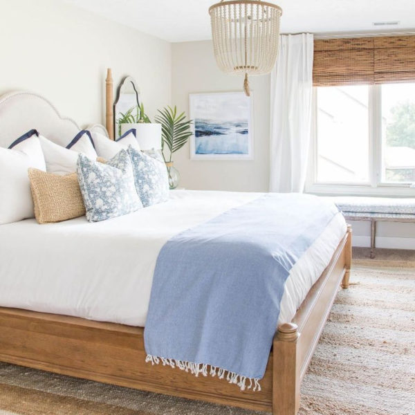 Gorgeous Beachy Farmhouse Bedroom Design Ideas For Cozy Sleep 32