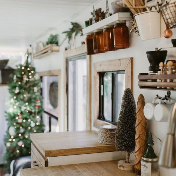 Sophisticated Christmas Rv Decorations Ideas For Valuable Moment 16