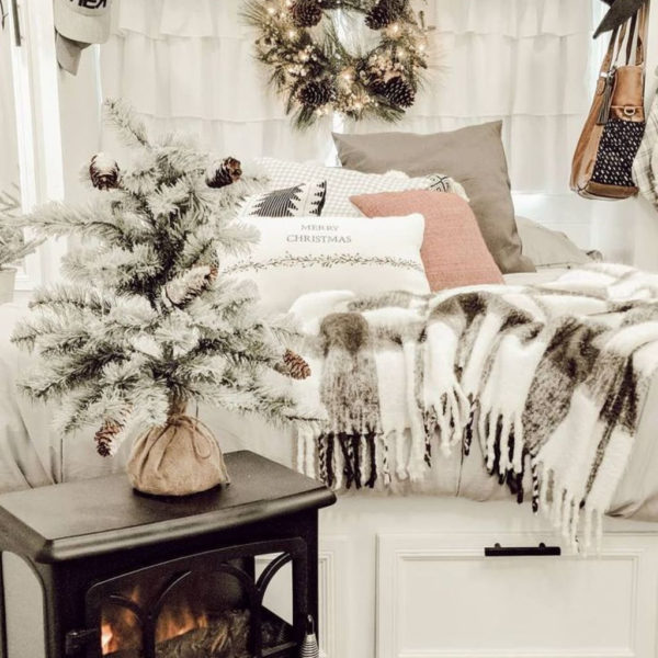 Sophisticated Christmas Rv Decorations Ideas For Valuable Moment 18