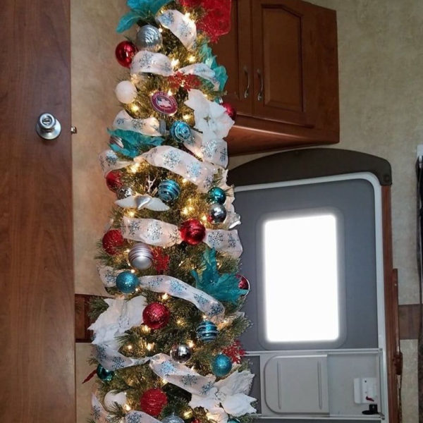 Sophisticated Christmas Rv Decorations Ideas For Valuable Moment 20