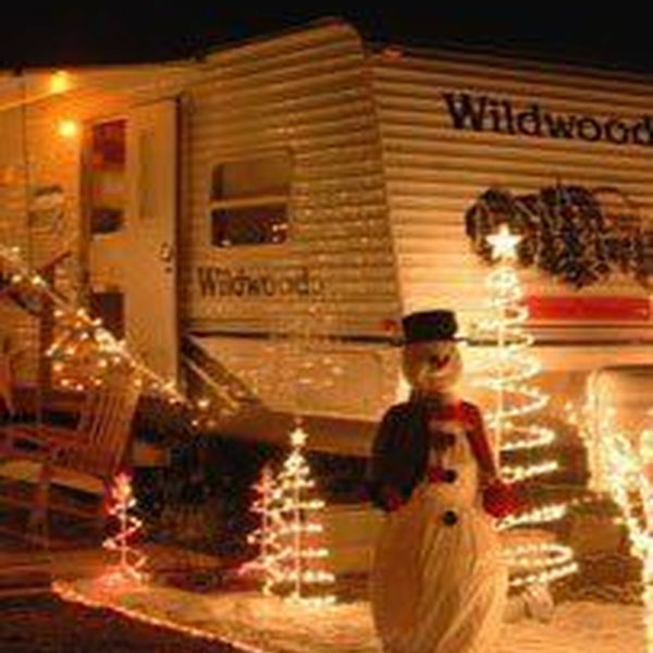 Sophisticated Christmas Rv Decorations Ideas For Valuable Moment 27