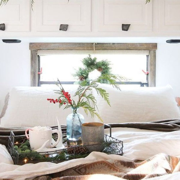 Sophisticated Christmas Rv Decorations Ideas For Valuable Moment 32