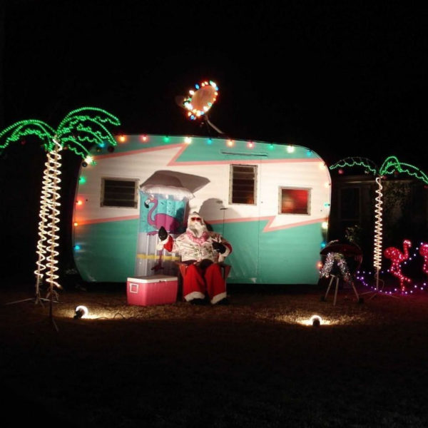 Sophisticated Christmas Rv Decorations Ideas For Valuable Moment 33