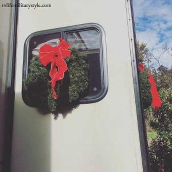 Sophisticated Christmas Rv Decorations Ideas For Valuable Moment 37