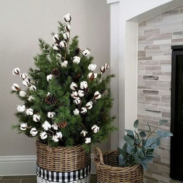 Beautiful Farmhouse Christmas Decor Ideas To Have Right Now 04