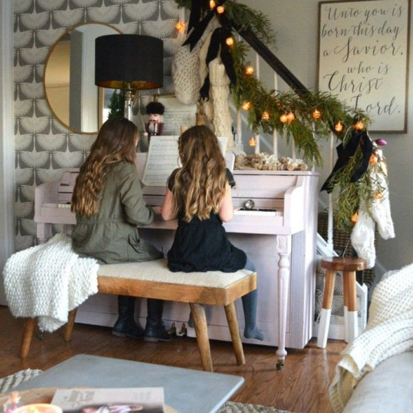 Pretty Christmas Decor Ideas For Small Space To Try Asap 10