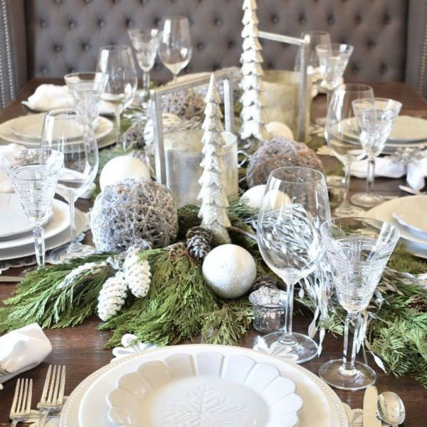 Pretty Winter Table Decoration Ideas For A Romantic Dinner 09