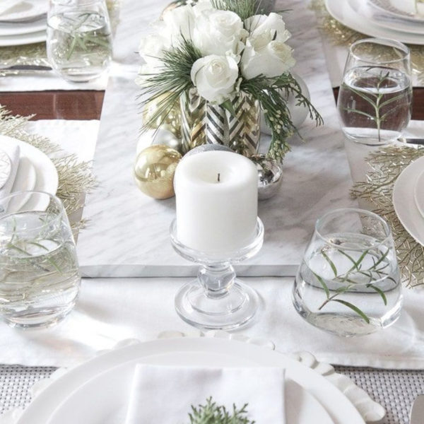 Pretty Winter Table Decoration Ideas For A Romantic Dinner 11
