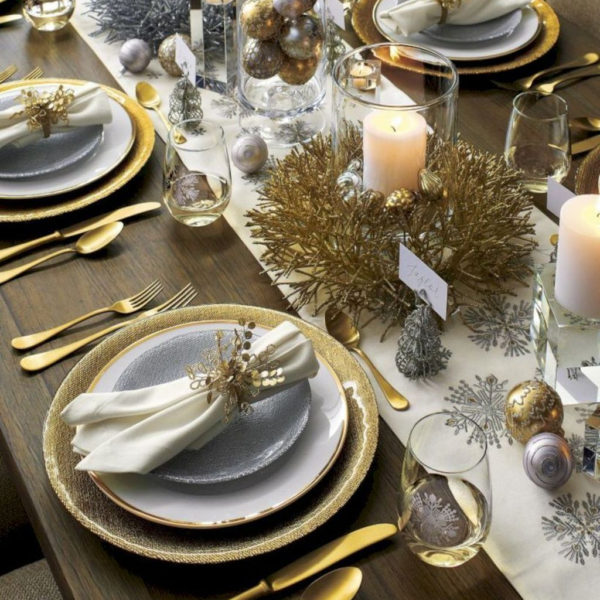 Pretty Winter Table Decoration Ideas For A Romantic Dinner 12