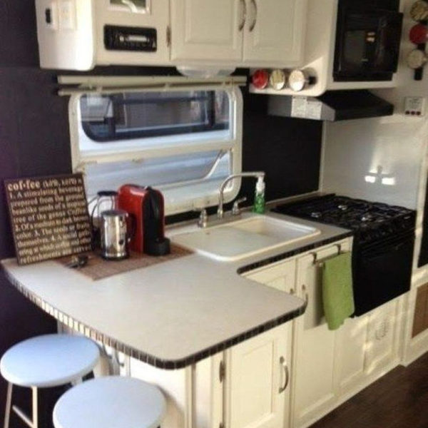 Relaxing Rv Kitchen Design Ideas For More Comfortable Cooking During The Holiday 19
