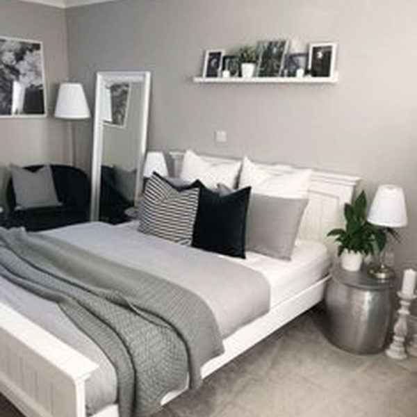Cozy Small Master Bedroom Decoration Ideas To Copy Soon 10
