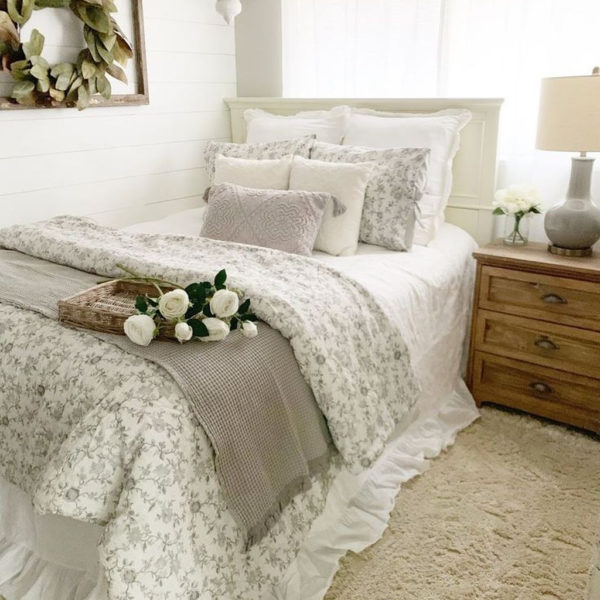 Cozy Small Master Bedroom Decoration Ideas To Copy Soon 34