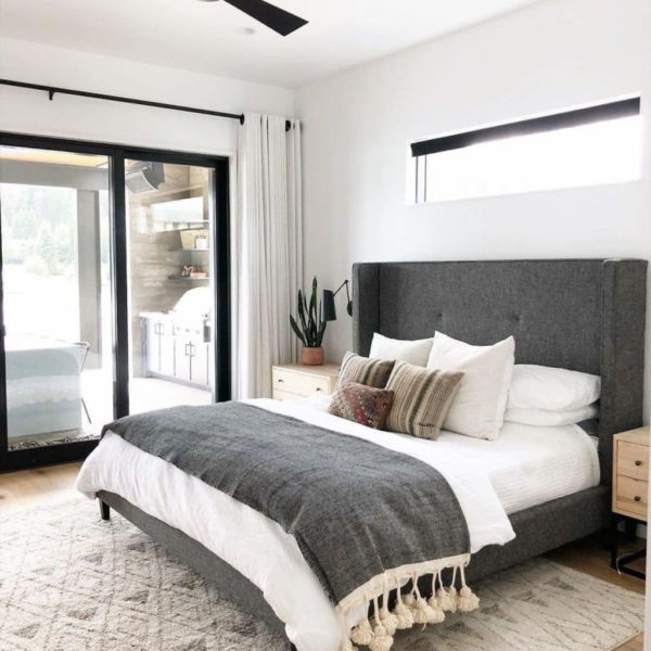 Cozy Small Master Bedroom Decoration Ideas To Copy Soon 37