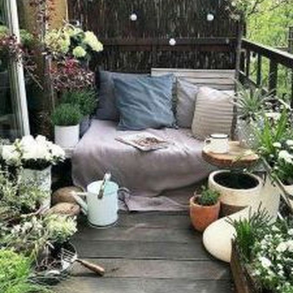 Enchanting Balcony Decoration Ideas For Apartment For A Cleaner Look 04