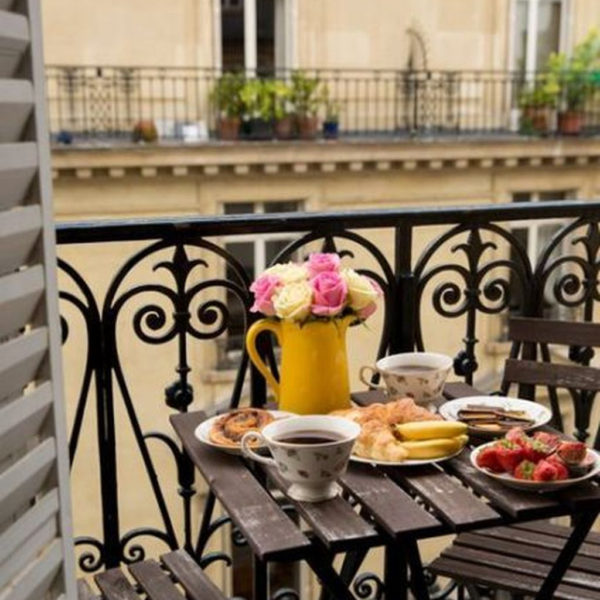 Enchanting Balcony Decoration Ideas For Apartment For A Cleaner Look 17