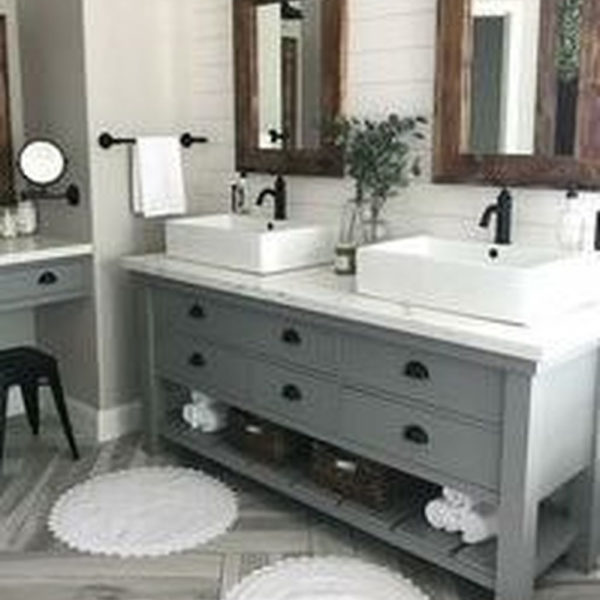 Perfect Master Bathroom Design Ideas For Small Spaces To Have 33