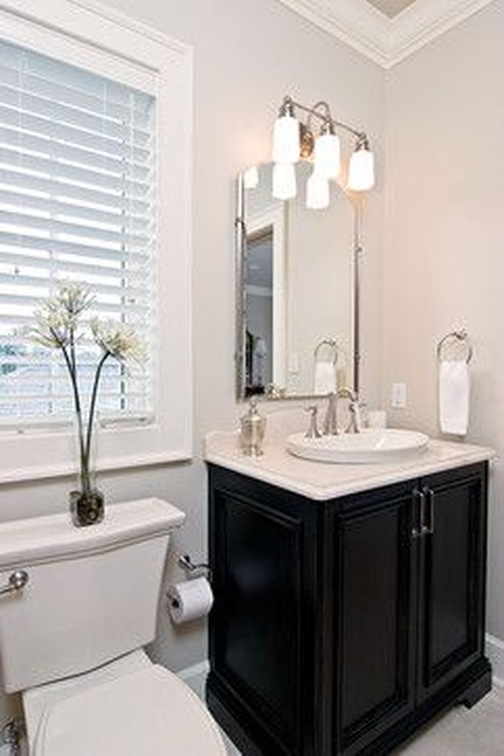Popular Traditional Small Bathroom Decor Ideas To Try Asap 01
