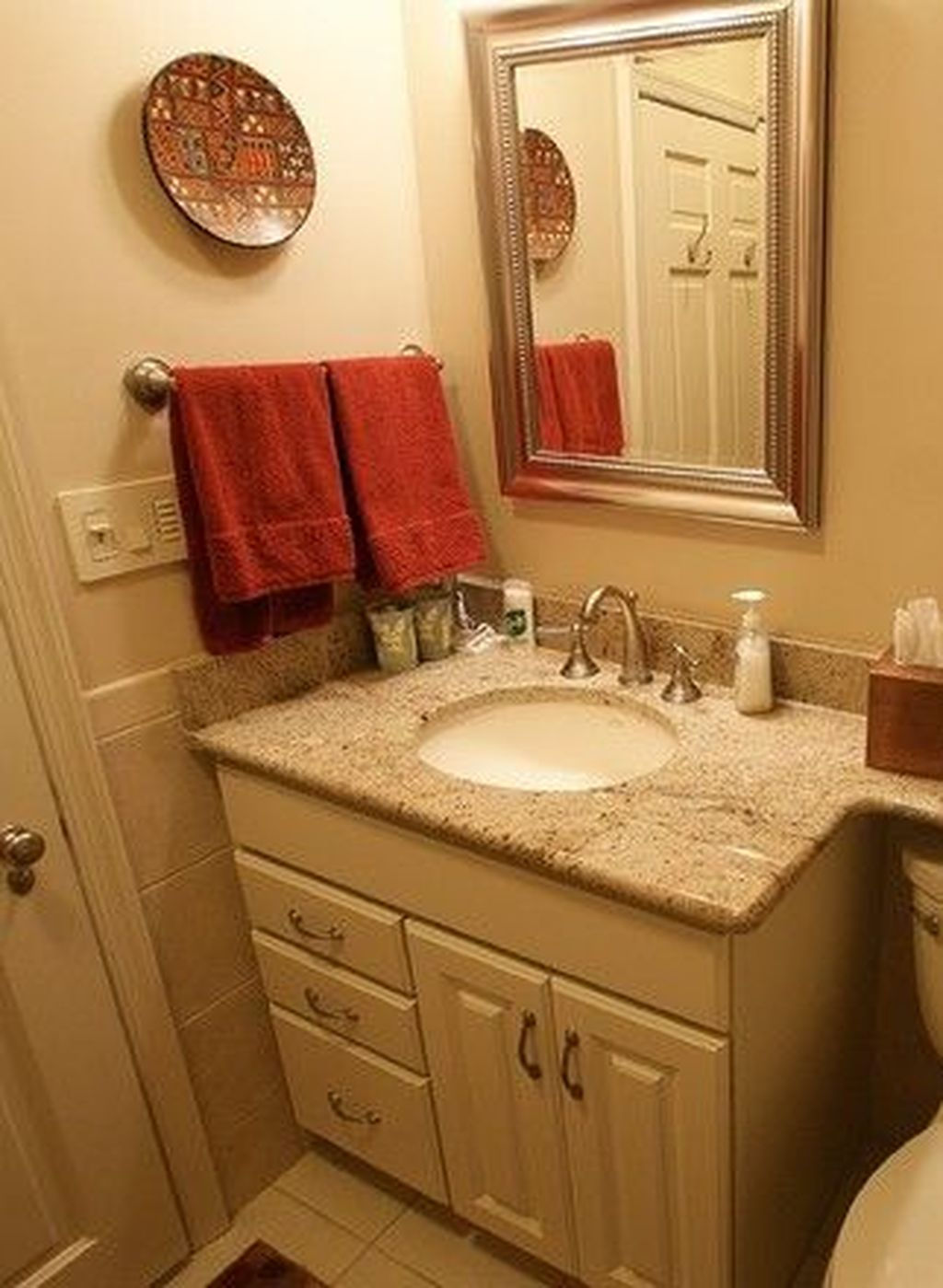 Popular Traditional Small Bathroom Decor Ideas To Try Asap 04
