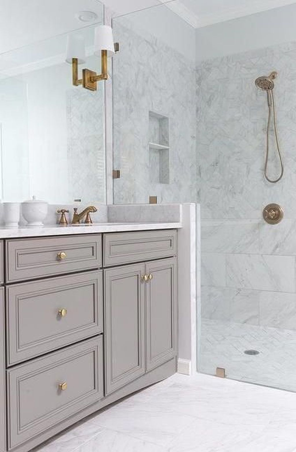 Popular Traditional Small Bathroom Decor Ideas To Try Asap 15