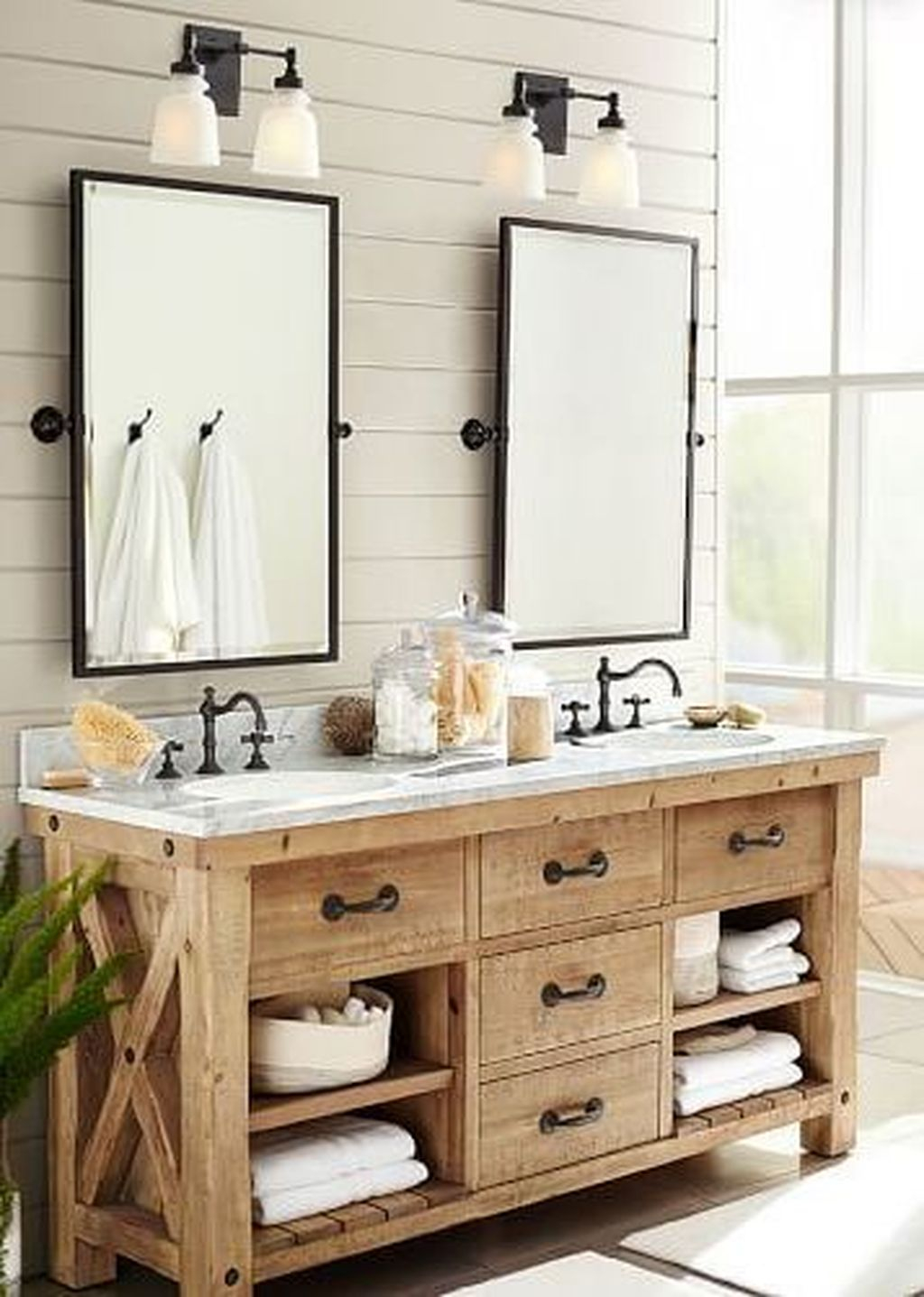 Popular Traditional Small Bathroom Decor Ideas To Try Asap 17
