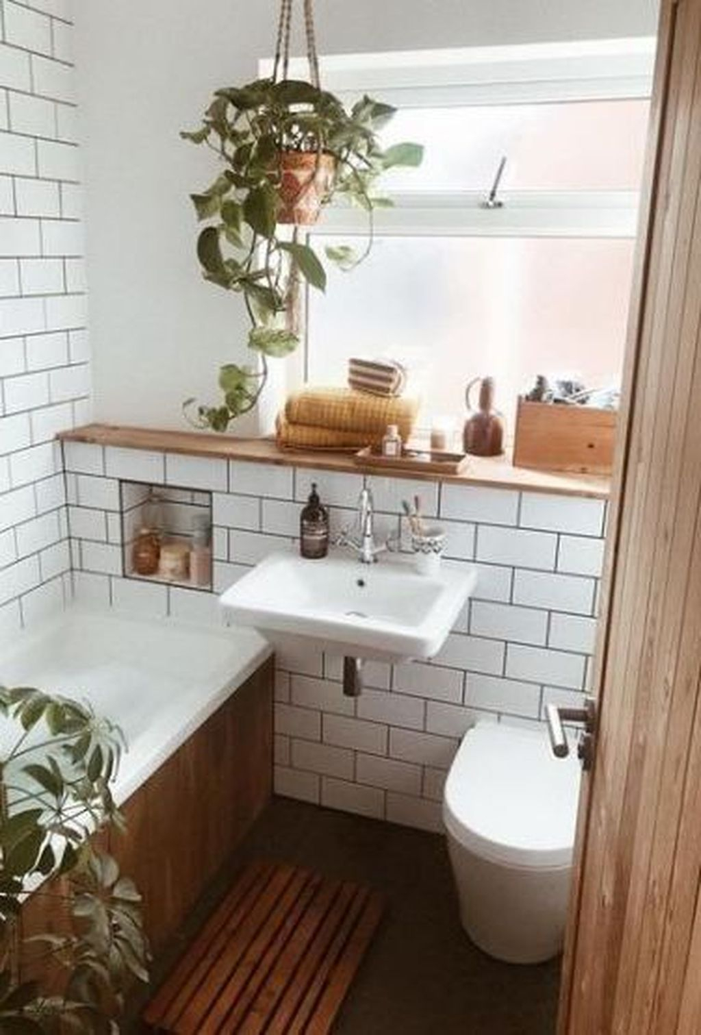 Popular Traditional Small Bathroom Decor Ideas To Try Asap 19
