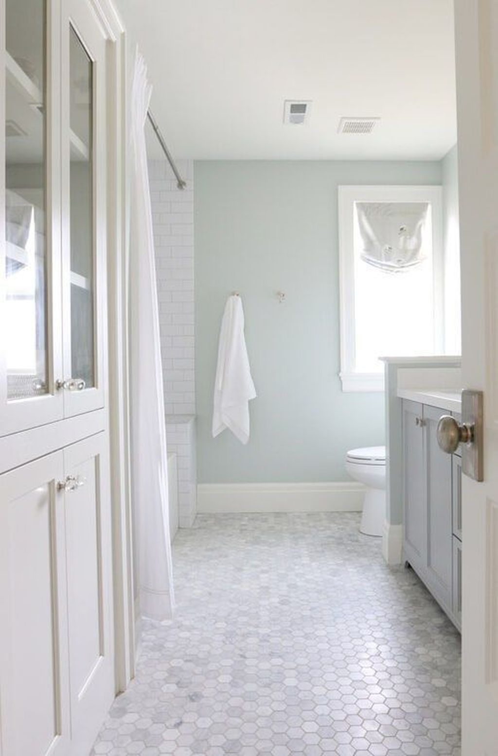 Popular Traditional Small Bathroom Decor Ideas To Try Asap 22
