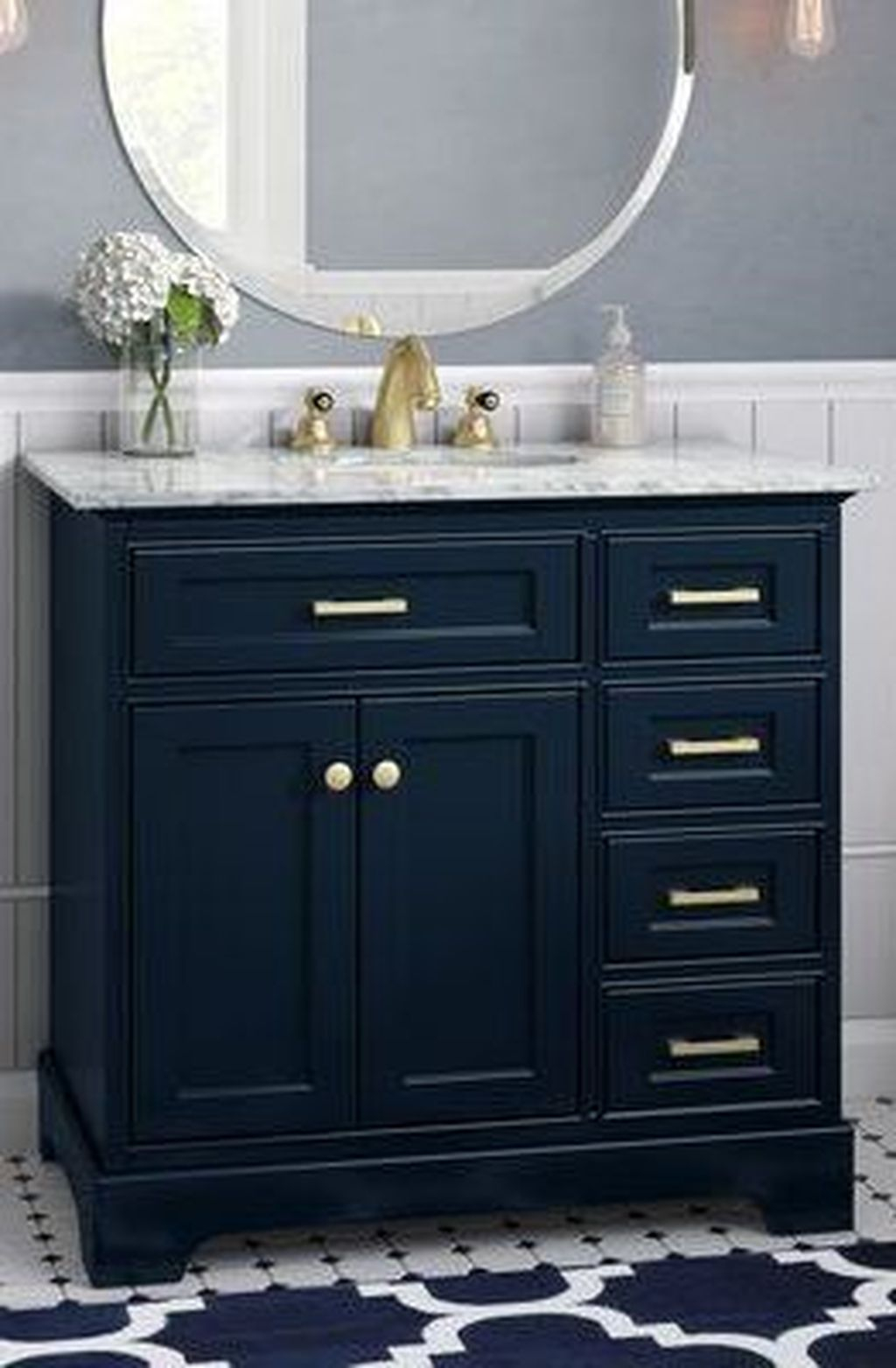 Popular Traditional Small Bathroom Decor Ideas To Try Asap 24