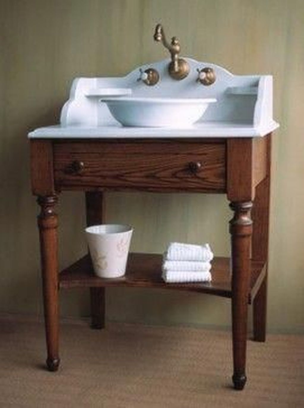 Popular Traditional Small Bathroom Decor Ideas To Try Asap 25
