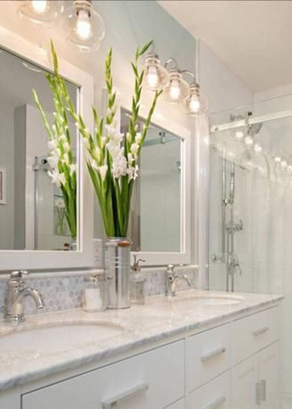 Popular Traditional Small Bathroom Decor Ideas To Try Asap 33