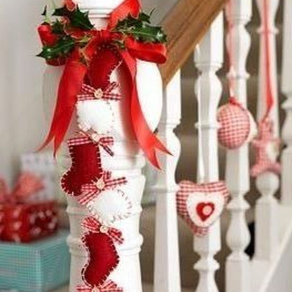 Charming Winter Staircase Design Ideas With Banister Ornaments To Try Asap 07