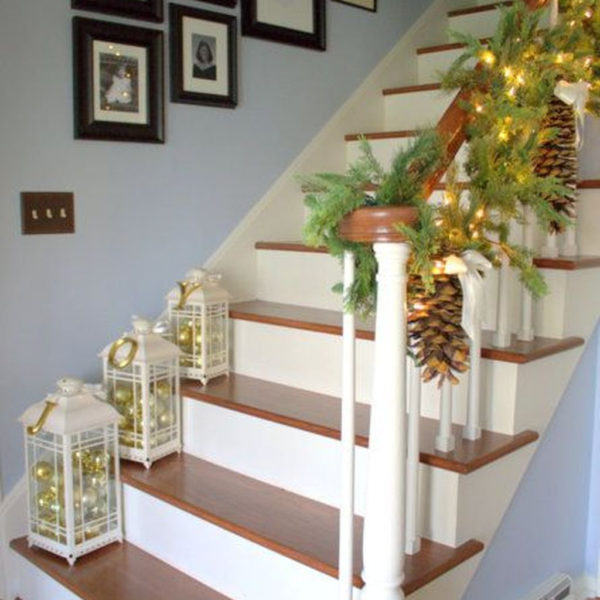 Charming Winter Staircase Design Ideas With Banister Ornaments To Try Asap 14